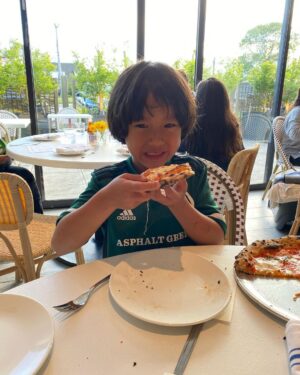 Elizabeth Chai Vasarhelyi Instagram - Welcome to the hood @robertaspizza #montauk Carlo is one of those friends whom I’ve known through many lifetimes it was amazing to fete the coolest or should I say hottest chef around - #carlomirarchi opening night in Montauk! (And intro him to @jimmychin and M&J) We enjoyed the clam pizza and more pizzas, squid, endive salad, The Uni (a la a buckwheat crepe) and of course the epic soft serve… the vibe is chill and fun but come for the food - it’s delicious. Congratulations Carlo.