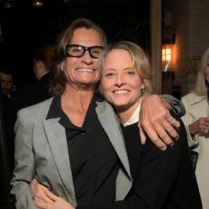 Elizabeth Chai Vasarhelyi Instagram - Grateful. The stars are out and there is nothing like celebrating Annette Bening and Jodie Foster’s @nyadmovie performances with them in person alongside the OG Diana Nyad and Bonnie Stoll. @jimmychin NYAD is streaming now on Netflix and it’s a worthwhile Thanksgiving family watch 🙏@hermes