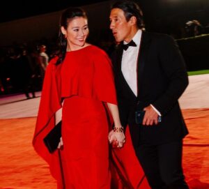 Elizabeth Chai Vasarhelyi Instagram - Medici like evening at the academy gala. Those who know me well understand the poetry of how I now seek refuge with every climber I can find when feeling overwhelmed in a social situation thank you @jaredleto there is something Machiavellian about this image. Maybe it’s the red glove 😇😈