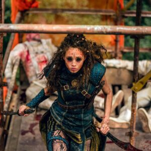 Ella-Rae Smith Instagram - @intothebadlandsamc season 3 airs next sunday 10/9c on @amc_tv ⚔️⚔️⚔️ crazy dark chi shot of nix by @aidanmonaghanphotographer