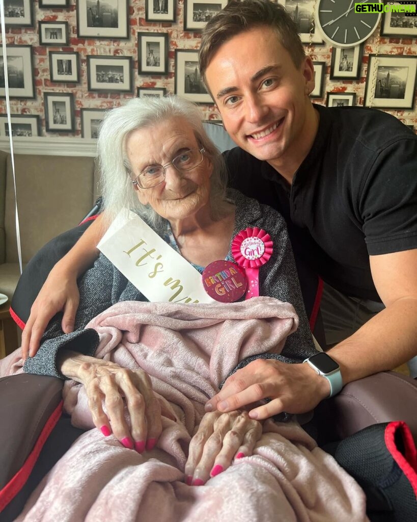 Ella Vaday Instagram - Memory Walk for @alzheimerssoc on Sunday was such an emotional day, me and my mum were in floods of tears hanging our tribute on the memory tree. And taking part in the 7k walk around Hylands Park in Chelmsford. Celebrating my nans 91st birthday on Saturday in the care home was so lovely, but it’s so sad to see her deteriorating at such a rapid rate, I hate this disease so much and the sooner we can find a cure the better. Sundays walk raised over 100k which goes to support tens of thousands of families across the uk, there’s still some memory walks happening across the uk so go and join in if you’re able or donate to @alzheimerssoc