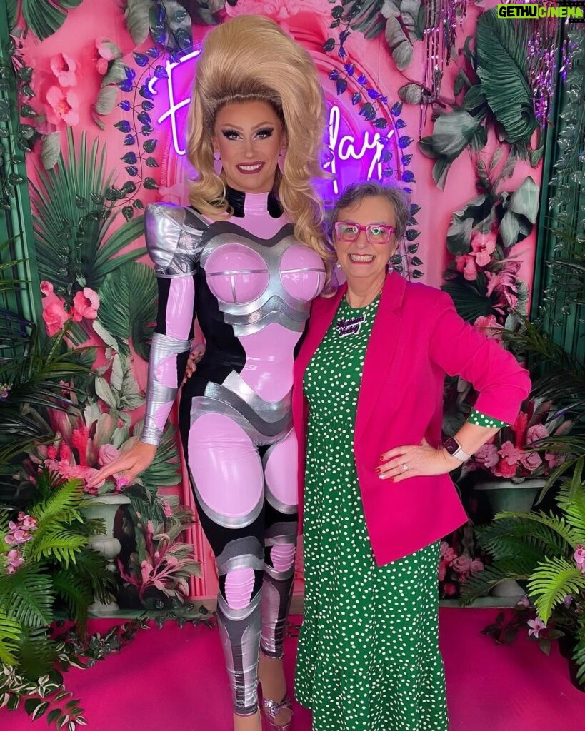 Ella Vaday Instagram - @rupaulsdragcon DAY 2 Had lots of lovely visitors, and of course the mothership! My mum had the best time meeting lots of fans, I swear she’ll have her own drag mums booth next year haha Also went and got a picture at the @breastcancernow booth , a cause very close to my heart