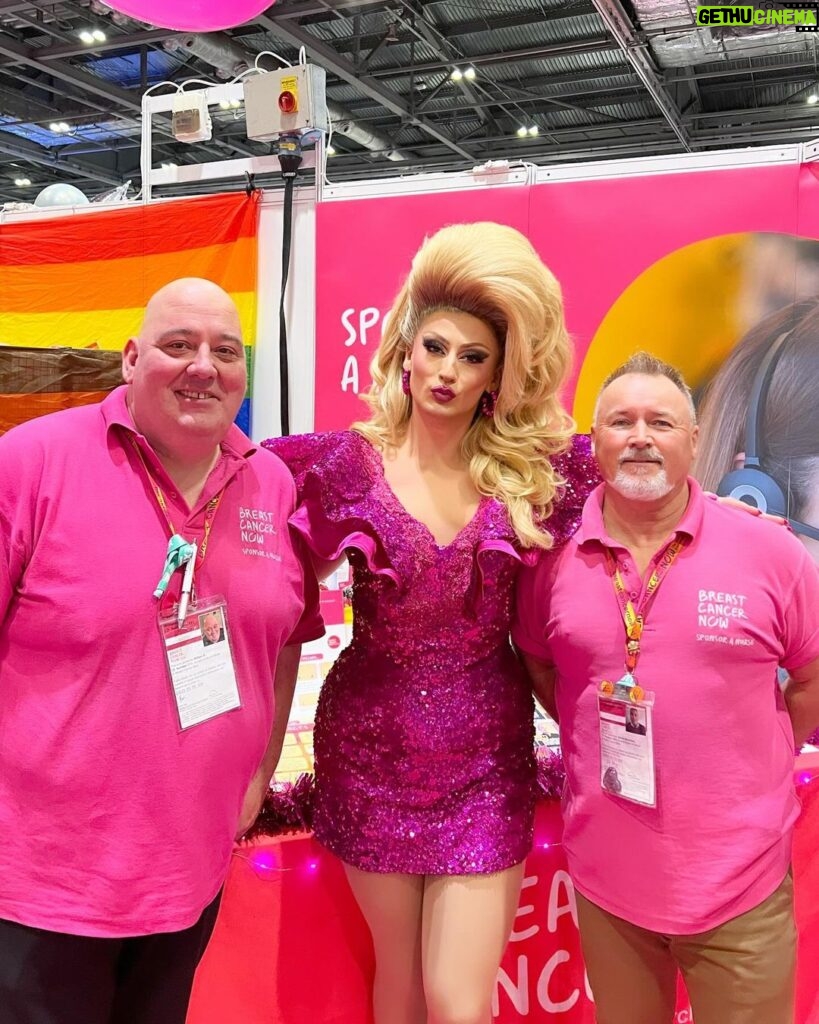 Ella Vaday Instagram - @rupaulsdragcon DAY 2 Had lots of lovely visitors, and of course the mothership! My mum had the best time meeting lots of fans, I swear she’ll have her own drag mums booth next year haha Also went and got a picture at the @breastcancernow booth , a cause very close to my heart