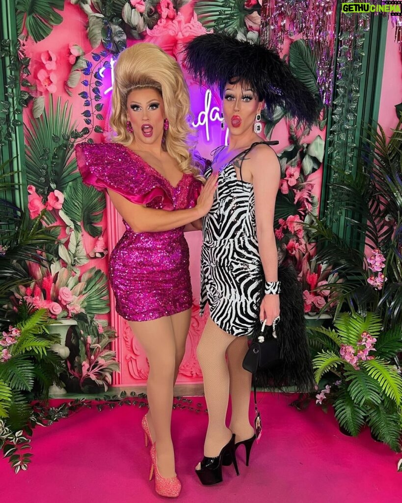 Ella Vaday Instagram - @rupaulsdragcon DAY 2 Had lots of lovely visitors, and of course the mothership! My mum had the best time meeting lots of fans, I swear she’ll have her own drag mums booth next year haha Also went and got a picture at the @breastcancernow booth , a cause very close to my heart