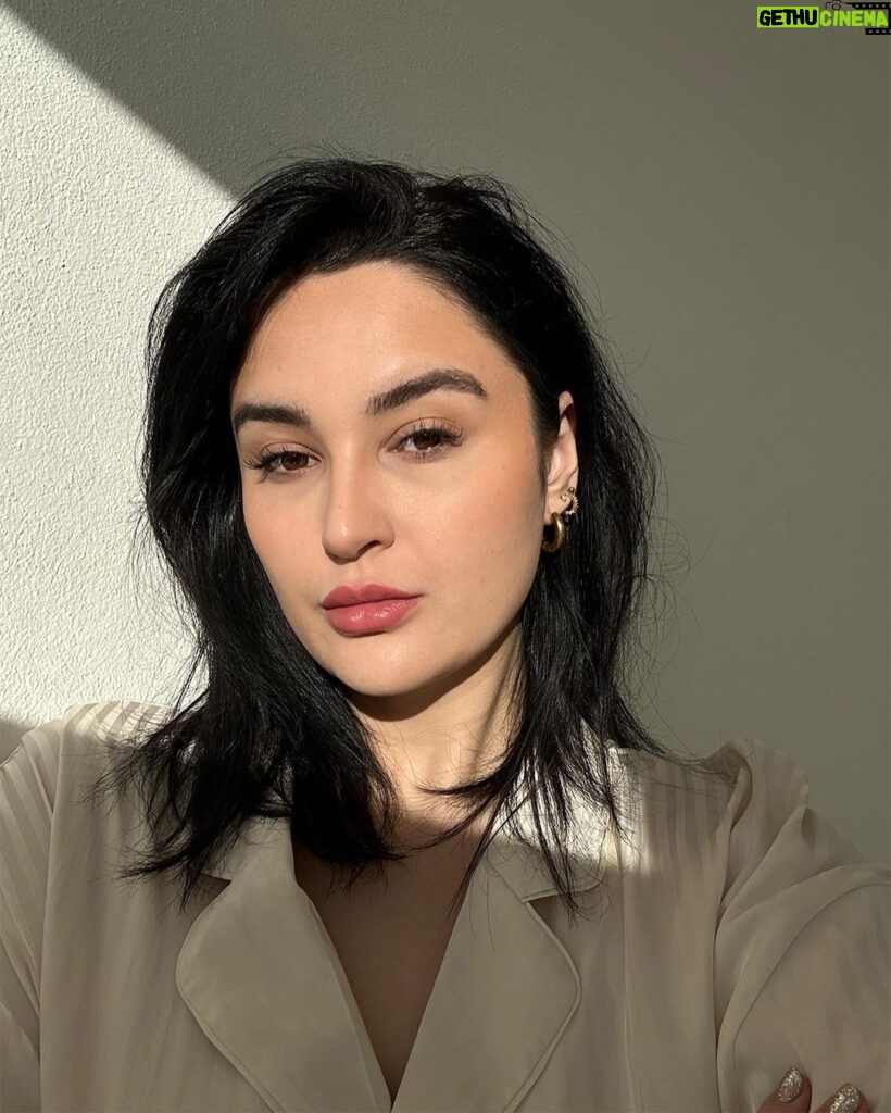 Ema Fajnorová Instagram - brunette ambition