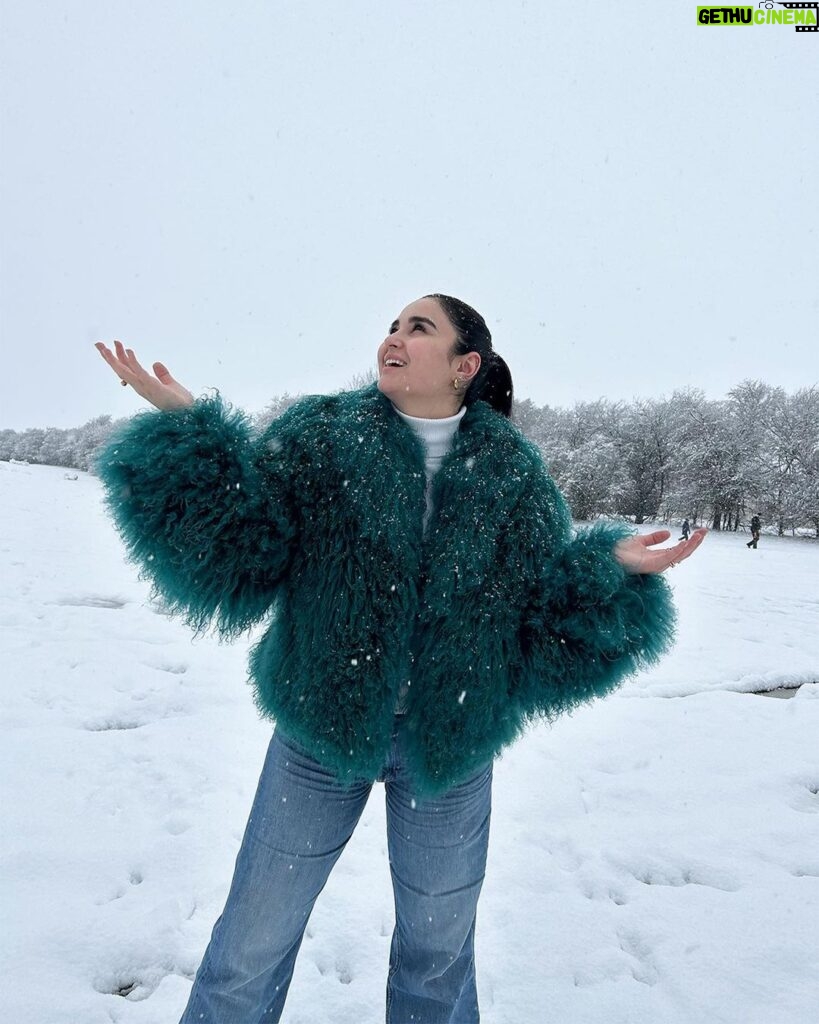 Ema Fajnorová Instagram - zimná uniforma v petrolejovej ❄️ *strihaná mongolská ovca @foxy_furs