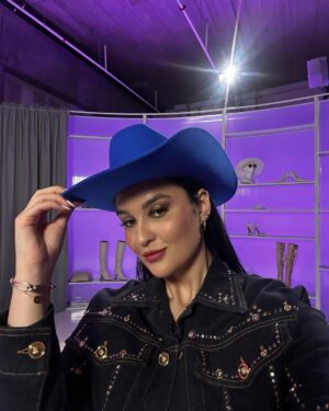 Ema Fajnorová Instagram - "každý deň je zo mňa iná žena 🎶"
