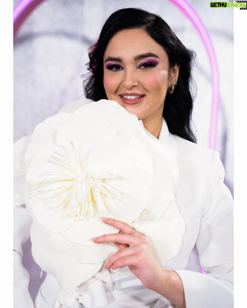 Ema Fajnorová Instagram - "bíla orchidej"