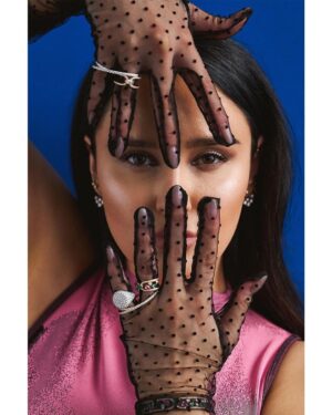 Ema Fajnorová Instagram - EMA v EMME

Už dnes vyšlo decembrové číslo najznámejšieho lifestylového časopisu na Slovensku @emma.magazine 
na ktorého titulke mám tú česť tróniť.

Téma tohto vydania je sebaláska. Presne tej sa venoval aj rozhovor so mnou ktorý spolu s kreatívnym foto editoriálom nájdete vo vnútri.

V Emme tento mesiac nájdeš mnoho ďalších inšpiratívnych rozhovor a rád. Tiež ma nájdeš v ďalšom módnom editoriály ktorý vznikol v spolupráci so @zalando 

Verím že sa vám bude toto číslo páčiť a že si kúsok svojej Emy zoberiete so sebou domov v podobe časopisu.

Team:
foto @adamtarana 
styling a produkcia @miroslavadanielova 
vlasy @nikolastichy 
make up @tomasvida.makeup 
šperky @gismondi1754_prague 
sefredaktor @evablahut 
rozhovor @janinka131