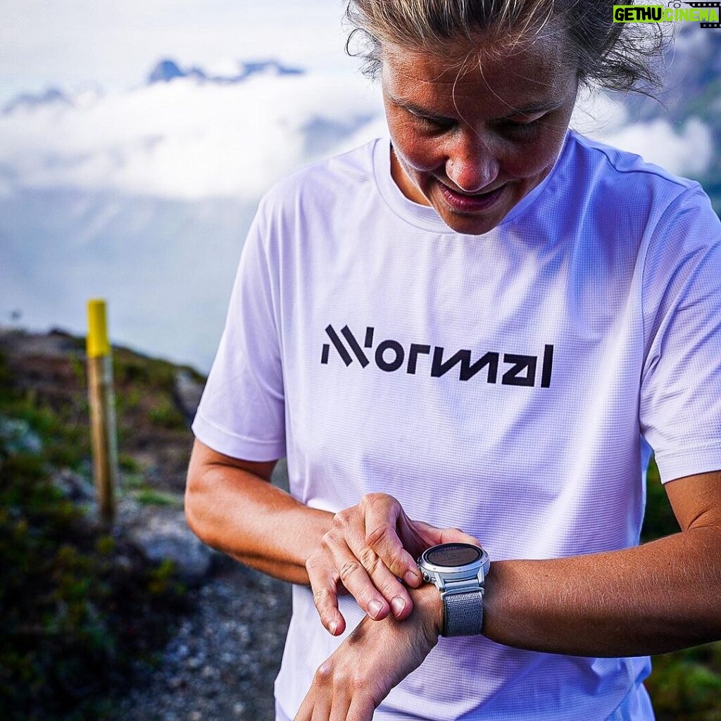 Emelie Forsberg Instagram - On wednsday 30 august ( during the UTMB week)I will join @corosglobal for a live session where we will talk about training during and after pregnancy. I'm very happy to talk about this subject and beautiful but challenging journey it can be. I still often get questions about it- and I'm sorry if I have not replied on dm's. But please- ask ahead ⬇ 📸 1,2 @kilianjornet ( photo 2 hiking/jogging during second trimester in the Himalayas 😊 3 📸 @maxromey skiing at home in the late 3 trimester.