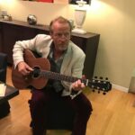 Emilia Clarke Instagram - The man. The myth. The LEGEND @iainglen60 HAS JOINED INSTAGRAM! 🤩🤩🤩🤩🤩🤩🤩🤩🤩 “KHHHALLEEESSSSIIIII!!!” My hero and my guide for over a decade… please instaworld show this man the lovin he deserves #🥰 #👏 #🥳
