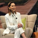 Emilia Clarke Instagram - And then she spoke. I had the great privilege and honour of being a key note speaker at @dreamforce being interviewed by the wonderful, kind, thoughtful, impressive man that is Bennet Omalu. We get into brain injury recovery, @sameyouorg, life the universe and how to be pathologically hopeful. It’s quite the journey. Link in my bio to watch!! #thisiswhatbraininjurylookslike #proudaspunch #dreamforce2019 #loveyourbrain #gettingridofstigmaandsilence #❤️ #🙏🏻