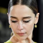 Emilia Clarke Instagram - BRITISH FASHION AWARDS BABBAAAAAAAAAAAA!! I had the supreme honour in giving the greatest living hairstylist @sammcknight1 the Isabella Blow award for being....well...a living LEGEND. And a bloody delightful human bean to boot. So huzzah. We also got to enjoy @littlesimz KILLING it on stage.. 😎😍 A mahussive thank you to the most perfect glam squad a gal could dream up... @earlsimms2 @lynseyalexander @petraflannery @chloebeeneystyling @schiaparelli @rebeccajadewilson_nails YASAAS!!! #britishfashionawards2019 #allthatwasmissingwas19layersofthermals #youcancallmebigbird #irealisetheironyhere #🐥 #🍾 #❤️