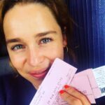 Emilia Clarke Instagram - @edfringe OH MY GAAAAAAD! Ok- I might’ve got stuck in a thunderstorm or two, I might’ve slept less than I have done at any point in my life I might’ve laughed and cried and all that’s in between at the talent I was witness too and so...get on a train and get to the festival! 🚨🚨🚨And here’s a list of the people you MUST go and see! 🖐Unknown @_rise_strong_ (❤️POWERFUL SURVIVOR QUEEN YOU HAVE MY WHOLE HEART❤️) (greenside at infirmary street) 🖐Square go @danportman (talent on legs as if we didn’t already know 🥰🥰🥰🥰) (Roundabout at summer hall) 🖐Diane Chorley @dianechorley (Will you adopt me?! Please? Profound love in abundance- YAS KWEEEN 💃) (assembly george studios) 🖐Who cares @lungtheatre (We must shine a light on those who’ve been in the dark for so long 💔🏆🙌👌🔥) 🖐 Cat Cohen @catccohen (JADORE you beautiful chic kitten❤️❤️❤️) pleasance courtyard 🖐 the canary and the crow @middlechildhull (🤩mind blowing and toe tapping BRILLIANCE) summer hall 🖐 john kearns (😂HYSTERICAL happy making heaven) monkey barrel 🖐 Roisin and Chiara @roisinandchiara (LADIES I SALUTE YOU AND THEM FUNNY FUNNY BONES!👑) the hive #❤️ #🙏🏻 #peaceout #offtosleepcrazyfringedreams