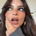 Emily Ratajkowski Instagram - work from bed