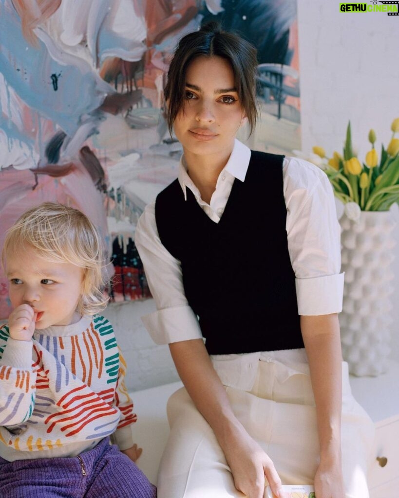 Emily Ratajkowski Instagram - Sly and Mama at home for @cultured_mag Thank you for this beautiful story and cover. I’ll treasure these photos forever @GregoryHalpern and @ahndraya_parlato. Read the conversation with my Dad about family, art and parenting online now.