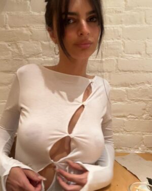 Emily Ratajkowski Instagram - 🍣🍶
