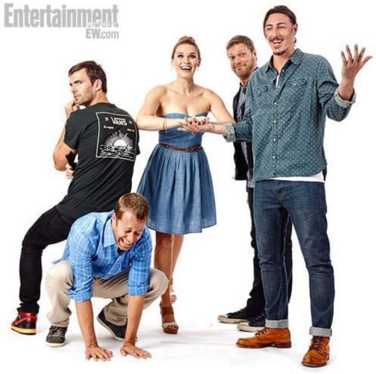 Emily Rose Instagram - Let’s be honest I’ll forget to post it on Thursday so I’m posting this comic con memory from 7 years ago!!!! Good times with these hooligans. @entertainmentweekly @thelucasbryant @ericbalfour @edgeratedr @cferg101 #haven #breathingeachothersair #goodtimes
