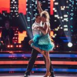 Emma Kimiläinen Instagram - Throwback to last Sunday and chacha. Tomorrow, it's time for a fierce tango! 😍 Huomenna tanssitaan tulista ja raivokasta tangoa. Pääsette keskelle hyvin ylikiehunutta parisuhderiitaa, jota lähdetään selvittelemään tangoa tanssien. Saas nähdä miten parisuhteen lopulta käy... Kappaleena upea Olavi Virran mustasukkaisuutta. Mikäli haluatte nähdä meiltä lisää tanssia ja tulkintaa, muistakaa äänestää, sillä ilman yleisön ääniä ei jatkoon pääse. 🫶 Meitä voi äänestää soittamalla 0700 79 005 tai lähettämällä tekstiviestin numeroon 17225. Voit myös äänestää netissä bion linkin kautta. We kindly appreciate all your support and votes because otherwise we cannot continue in the competition. The voting link can be found in my bio. 🙏 📷: @tamminenphotography ☀️: @tanbylotta 💄: @miia_ollula 💇‍♀️: @butik.helsinki #mtvttk #ttk #tanssiitähtienkanssa #dwts #dancingwiththestars #strictlycomedancing #scd #chacha