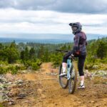 Emma Kimiläinen Instagram - Autumn, the best time for cycling! 🍂 Vielä on pyöräilykelit enemmän kuin kohdillaan, toki nyt kun oma aika kuluu tanssiparketilla (toivottavasti pitkälle syksyyn), niin jää ruskapyöräilyt Lapissa tämän syksyn osalta vain haaveeksi. Täytyy fiilistellä vain näitä kuvia ja jos joku päivä olisi tanssitreenien jälkeen energiaa jäljellä, niin voisi käydä vaikka Helsingin Keskuspuiston maastopyöräreiteillä, ne on yllättävän jeppis! Nauttikaa te muut! 😍 🚲 @livcyclingfinland 📍@levibikepark @levilapland 📷: @takaraja #livyourlife #livbikes #livcyclingfinland #livcycling #liv #cycling #mtb #dhmtb #dh #emtb #mountainbike #levibikepark #levilapland Levi, Lappi, Finland