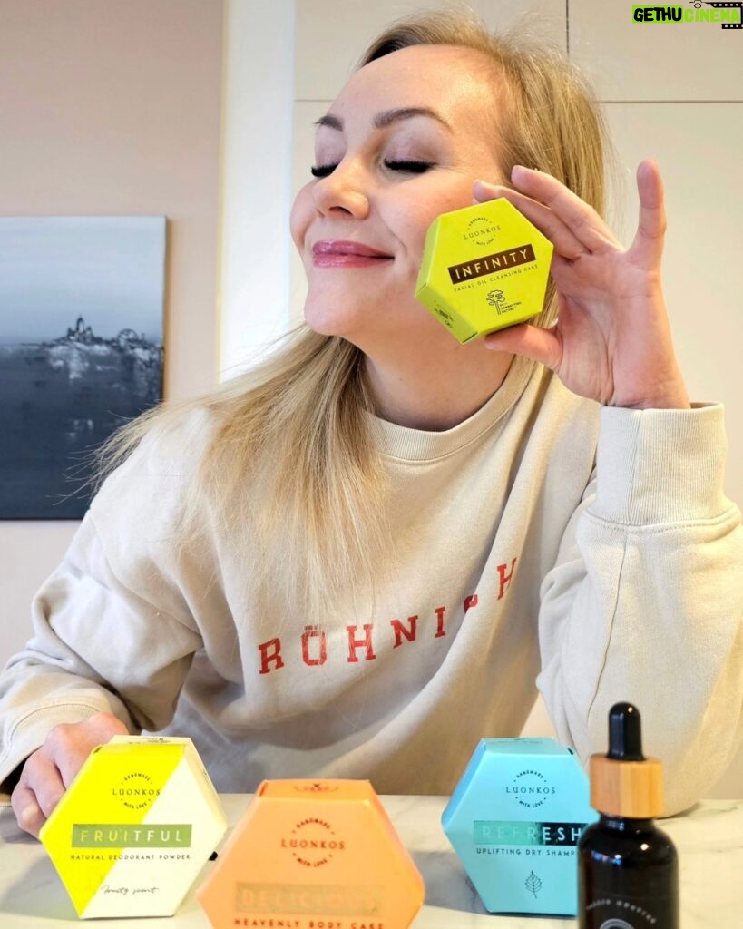 Emma Kimiläinen Instagram - Innovative natural cosmetics from Finland 🇫🇮 | AD & -15% EMMAK15 discount code @luonkos My skin loves these @luonkos skincare products, but especially the ones that have forest microbe extract in them. Luonkos was the pioneer, first to bring the forest microbe extract into cosmetics in 2020. I'm happy that they did because the forest product line supports the microbiome by reducing inflammations, redness, and irritations and it really works for me. My skin is usually really red and gets dry and irritated easily when using cleansing products. The fact that forest microbes also support collagen production, is great news to a 30+ year old. 😅 I'm delighted that I can provide you with a discount code EMMAK15 so you can try these amazing handcrafted Finnish products or maybe make someone else really happy on Christmas! These 100% natural ingredient products are suitable for everyone as there are specific facial cleansing cakes for each skin type. Many acne or other difficult skin conditions have been healed with @luonkos products. So, explore luonkos.com and enjoy the discount code at the cashier. 😍 Here are some of my daily used favourite products as a reference: ♡ INFINITY face oil cleansing cake (incl. forest microbe extract) ♡ Ecological facial cleansing sponge ♡ DELICIOUS OR VITALITY body oil cake (incl. forest microbe extract) ♡ VALO brightening oil serum ♡ REFRESH dry shampoo ♡ FRUITFUL powder deodorant ♡ PRIMAL multifunctional forest balm (incl. forest microbe extract) Alekoodi EMMAK15 voimassa läpi tuotelinjaston osoitteessa luonkos.fi Tässä superhyvä lahjaidea pukinkonttiin jollekin toiselle tai itselle. 🩷 #luonkos #naturalcosmetics #cosmetics #skincare #ihonhoito #luonnonkosmetiikka