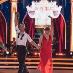 Emma Kimiläinen Instagram - From last week's hot rumba with another partner to a slow and touching waltz back with my own partner tomorrow. Tomorrow's dance has a deep personal meaning to me, and I'm really looking forward to performing it, but I hope I can keep it all together to salute all the dear loved people we've lost. ❤️ Tunnelmasta toiseen mennään taas, kun viime viikon intiimi rumba Henkan kanssa on nyt takana päin ja huomenna tanssitaan Matin kanssa hidas valssi mulle henkilökohtaisen ja koskettavan aiheen parista. Olen nyt kolme viikkoa odottanut pääseväni tanssimaan sen, mutta toivottavasti saan pidettyä itseni kasassa ja pystytään tekemään kunniaa kaikille niille rakkaille ihmisille, jotka olemme menettäneet. ❤️ Ja illan päätteeksi mennäänkin sitten aivan toisenlaisiin tunnelmiin freestyle tanssiviestin merkeissä. Luvassa siis ainakin omalta osaltani tunteiden vuoristorataa. 😅 Jos haluatte nähdä meidän tanssivan jatkossakin, muistakaa äänestää! Kilpailu on aivan äärettömän kovaa ja jokainen ääni voi olla ratkaiseva. 🙏 Meitä voi äänestää soittamalla numeroon 0700 79 005 tai lähettämällä tekstiviestin 5, numeroon 17225. Netin kautta voi hankkia useamman äänen paketteja. Linkki biossa. 📷: @tamminenphotography 💄: @miia_ollula 💇‍♀️: @butik.helsinki #mtvttk #ttk #tanssiitähtienkanssa #dwts #dancingwiththestars #scd #strictlycomedancing #rumba #eyeswideshut #dancing