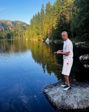Erling Haaland Instagram - Life is about balance ⚖️