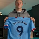 Erling Haaland Instagram - 🚨 𝐆𝐈𝐕𝐄𝐀𝐖𝐀𝐘 🚨 ✍️ WIN a signed @erling.haaland jersey and an exclusive @aquafigure package! 👕🚰  All you have to do: • Follow @aquafigure & @433 • Tag 2️⃣ friends  Winner will be announced June 5th. Good luck! 🙏 General T&C's apply on this giveaway, please see: https://www.433football.com/aquafigure