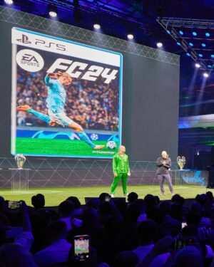 Erling Haaland Instagram - Great fun working alongside the @easportsfc team today 😀 #FC24