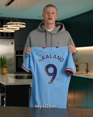 Erling Haaland Instagram - 🚨 𝐆𝐈𝐕𝐄𝐀𝐖𝐀𝐘 🚨 

✍️ WIN a signed @erling.haaland jersey and an exclusive @aquafigure package! 👕🚰 
All you have to do:

• Follow @aquafigure & @433
• Tag 2️⃣ friends 
Winner will be announced June 5th.

Good luck! 🙏

General T&C's apply on this giveaway, please see: https://www.433football.com/aquafigure