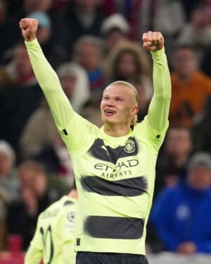 Erling Haaland Instagram - Semis here we come! 💙 thanks to all our travelling fans for the support #mancity #UCL