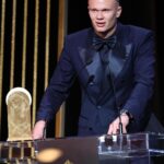 Erling Haaland Instagram - Grateful for the Gerd Müller award and congratulations to @mancity for best club of the year. Thank you to all my team-mates, the club staff and all fans for making it all possible 🏆 #ballondor #tropheegerdmuller