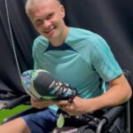 Erling Haaland Instagram - A gift from a friend is the perfect celebration!