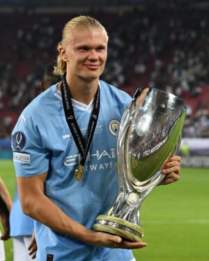 Erling Haaland Instagram - #UEFASuperCup winners!! 🏆