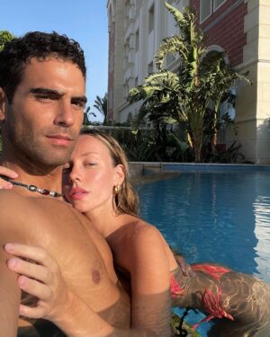 Ester Expósito Instagram - estaba perdida por El Cairo y buceando en el Mar Rojo💕🌙 💕