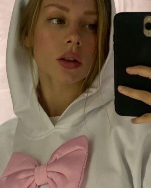 Ester Expósito Instagram - no hay tiempo para dormir🥛