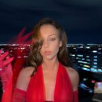 Ester Expósito Instagram - @gqmexico actriz del año por Perdidos en la noche, muchas gracias🎈🎈🎈🧯🧯 lo más bonito de anoche mis acompañantes❤️ Mexico