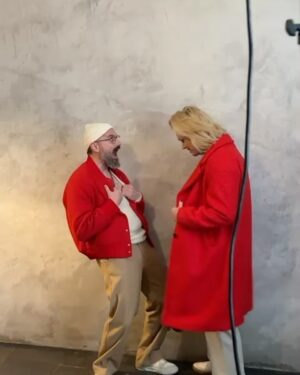 Ester Geislerová Instagram - Making of @mojepsychologie s Honzou @ganapatijan & @melpamene ! LEDEN 2024❤️☃️❄️🫂🕊️🫀 
Rozhovor o Terapii sdílením, podcadtu, ezošmejdech, naší sinergii a nefunkční astrologii! Máte se na co těšit!
.
.

Foto @davidtureckyphotography 
Make up @hristinageorgievska 
Styling @sona.erba 
Rozhovor @melpamene