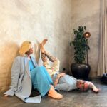 Ester Geislerová Instagram - Making of @mojepsychologie s Honzou @ganapatijan & @melpamene ! LEDEN 2024❤️☃️❄️🫂🕊️🫀 Rozhovor o Terapii sdílením, podcadtu, ezošmejdech, naší sinergii a nefunkční astrologii! Máte se na co těšit! . . Foto @davidtureckyphotography Make up @hristinageorgievska Styling @sona.erba Rozhovor @melpamene