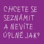 Ester Geislerová Instagram - Markéta Šetinová @marketasetinova ❤️❣️ Chcete se seznámit a nevíte úplně jak? Chcete nějak rozumět, jak v seznamování fungují sociální sítě? Chcete znát a umět používat nové vědecké poznatky, které přináší humanitní vědy? Tak jděte za Markétou. My jsme za ní šli, resp. ona přišla za námi a nestačili jsme se zase divit, jak dokáže být čas krátký, když se máte s někým tak fundovaným a lidským o čem povídat. Probrali jsme nejen randění mladých lidí, ale i starších, dotkli jsme se vlivu sociálních sítích a toho, jak proměňují náš svět seznamování. Dotkli jsme se jak našich mikro světů, tak i makro světů a toho, jak jsme prostě všichni provázaní. Tušíme oba, že jsme se s Markétou nepotkali naposledy. Užívejte! ✌️🎉 @geislerova_ester @forendors @ganapatijan @marketasetinova @esterajosefina Poslouchejte podcast Terapie sdílením - ODKAZ V BIO https://www.forendors.cz/terapiesdilenim #terapiesdilenimmerch #terapeisdilenimpodcast #terapiesdilenim