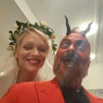 Ester Geislerová Instagram - Dnešní Terapie sdílením LIVE Mikulášský speciál v @divadlonamaninach ! A už jen 11.12. a 12.12. , ale v @divadlobezzabradli ❤️❣️🫀👹🕊️☃️❄️🤍 Holešovice