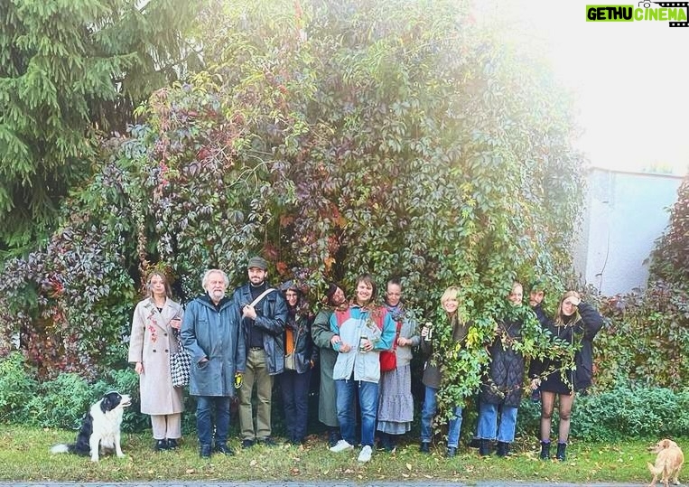 Ester Geislerová Instagram - Family. Podzim, září 2023 #kachnobrani 🍁🍂🪺