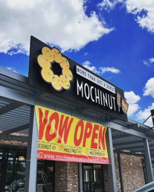 Ethan Thomas Jung Instagram - It’s mochi. It’s a donut. 🍩 It’s mochinut!!!! #mochi #mochinut #boba #donut #dessert #food #yum #oreo #cookieandcream