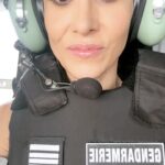 Fabienne Carat Instagram - En attendant le JEUDI 1er FEVRIER sur @tf1 !!! Voici les coulisses de notre périple en hélicoptère … un petit avant goût de ces sublimes paysages… @xavierdeluc @francksemoninofficiel @cecile_grenouillet @abel_ferry_director @mediawan.officiel @tf1 Ile De La Reunion