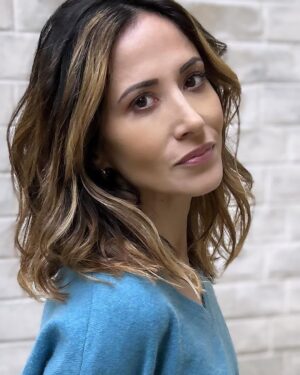 Fabienne Carat Instagram - Il y a des jours où des choses importantes se passent sans nous, mais pour nous … Il y a aussi des jours ou des projets se trament pour en voir bientôt le jour … Quoi qu’on fasse, les choses se font quand c’est la bonne heure, le bon moment. Il faut être patient, le cœur ouvert, l’armure prête et l’esprit libre, enjoué et plein de gratitude. 

Merci @_leodeux 📸