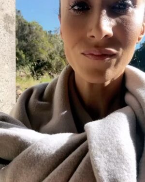 Fabienne Carat Instagram - Petit #backstage 🎬 en exclu pour les belges 🇧🇪😘 car le nouvel inédit de @section_de_recherches c’est ce soir samedi 28 octobre sur #laune

@elisetielrooyoff @xavierdeluc @francksemoninofficiel