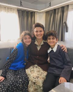 Feride Çetin Instagram - Kartal Hatice @muratgogebakanfilm sinemalarda… #nowintheatersnearyou #kalbimyaralıfilmi