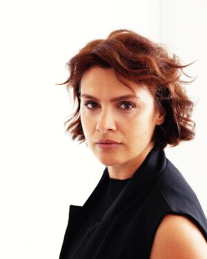 Feride Çetin Instagram - Humanius est deridere vitam quam deplorare #tempusfigit #gülümse🦦 📷@eceo ☯️ @tumayozokurofficial