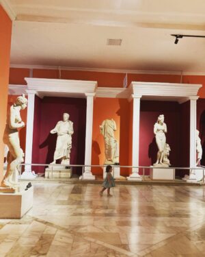 Feride Çetin Instagram - Müzede bir gece 🏛#TheNightattheMuseum #hayathanımharikalardiyarında