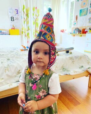Feride Çetin Instagram - Alpaka develerini görmeye gidebilir miyiz anne? #throwbackwednesday #gezmeyiseviyoruz #hayathanımharikalardiyarında #growinguptoofast #sheismagic #kızımızbüyüyor #merakliminik #taklacikumru #taklitçiturna #ruhum #alpacalover #loveperu🇵🇪 #myhatismycrown #lovetotravel #kuzenimleoynamayiseverim